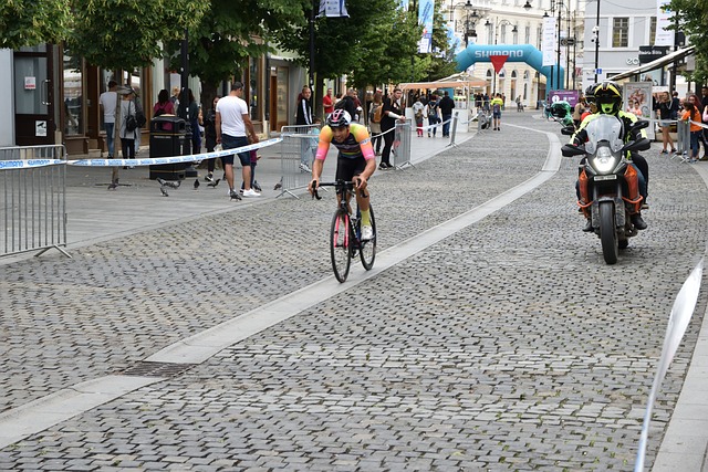 上表现不同 上表现不同